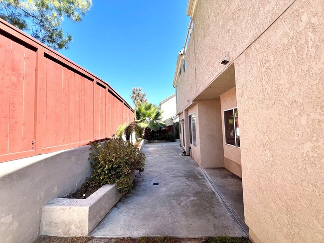 Building Photo - Beautiful 4 Bedroom, 2.5 Bath Single Famil...