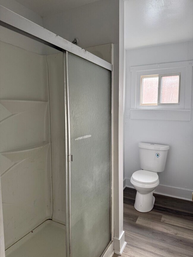 Building Photo - 124 S Chillicothe St