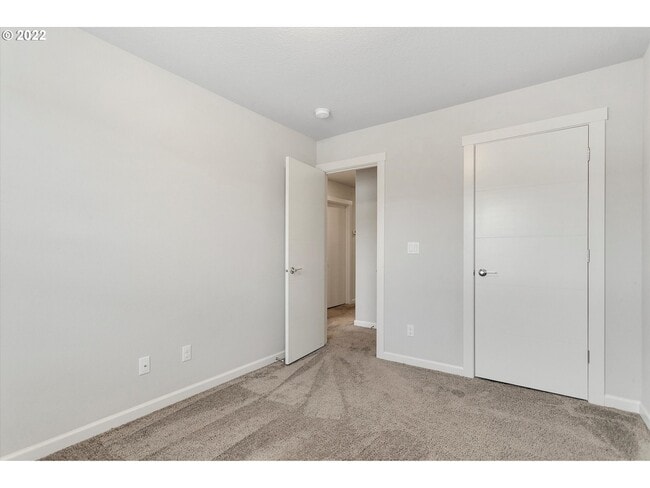 Building Photo - 8037 SE Engelmann St