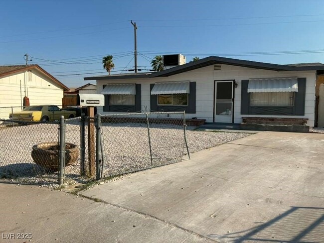 Primary Photo - 6121 Granada Cir