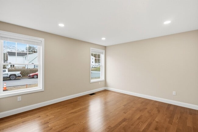 Building Photo - 24 Daytona St