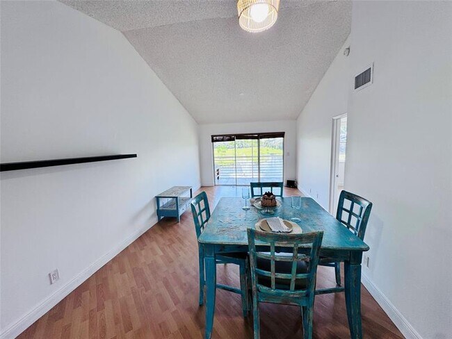 Building Photo - 2827 N Course Dr
