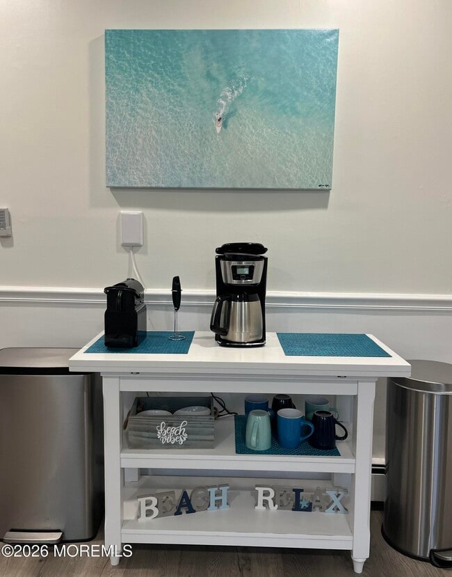 Building Photo - 2001 Main St