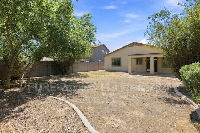 Building Photo - 1136 E Nickleback St