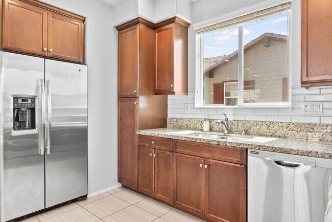 Building Photo - 2 Bedroom Townhome in the Lakepointe Community!