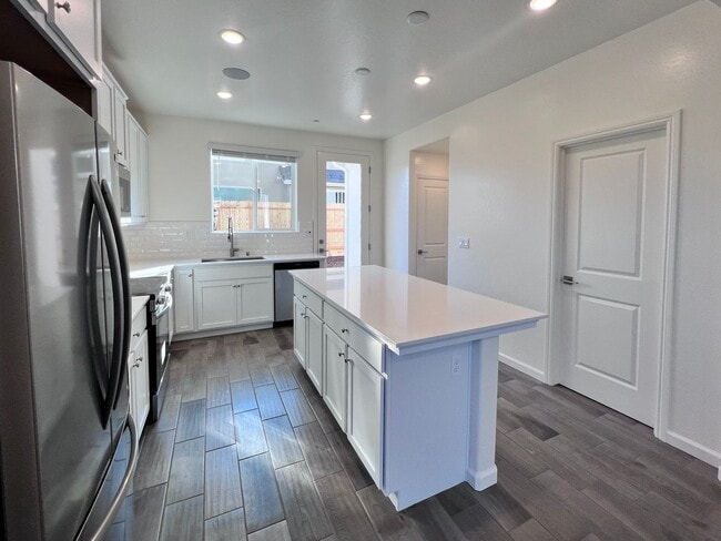 Building Photo - $2,450 Shepherd & Sunnyside, New 3 bedroom House - Clovis / Solar Panels