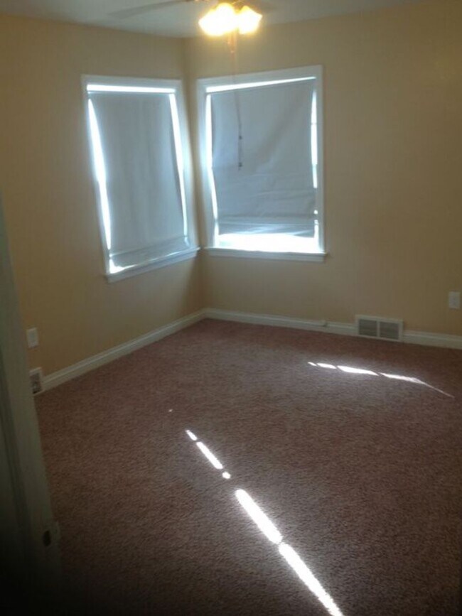 Building Photo - 4 bedroom  Available Aug 2025