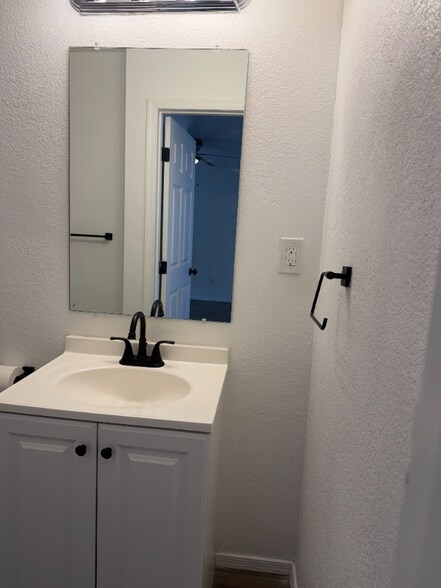 Building Photo - 601 N Cameron St