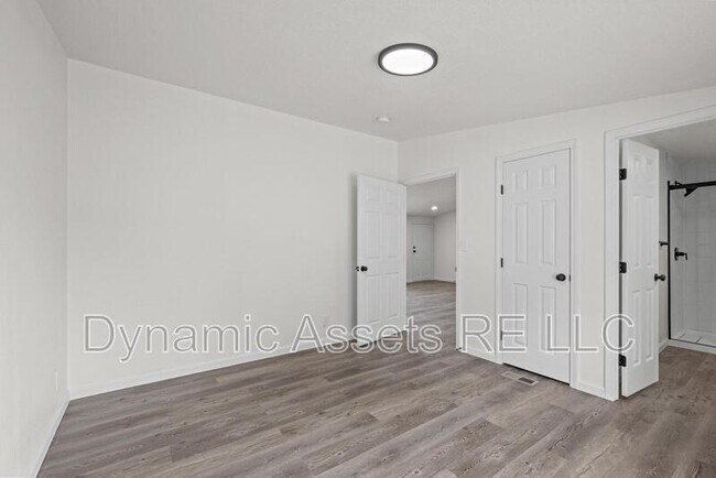 Building Photo - 403 N Walnut St