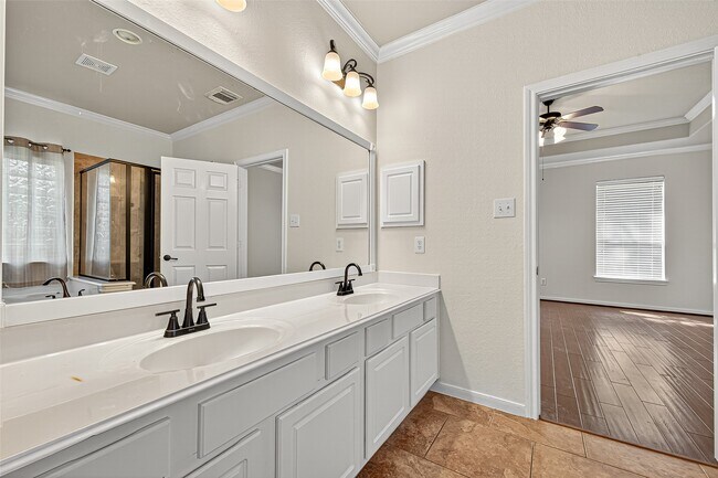 Building Photo - 15 Hadlock Pl