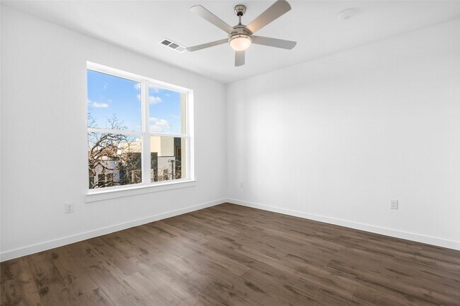 Building Photo - 4801 Springdale Rd