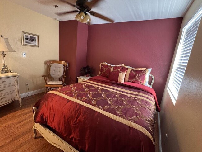 Building Photo - 300 Main St