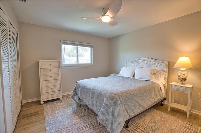 Building Photo - 556 Baffin Dr