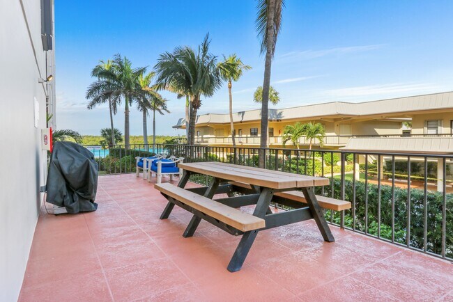 Building Photo - 225 Beach Rd