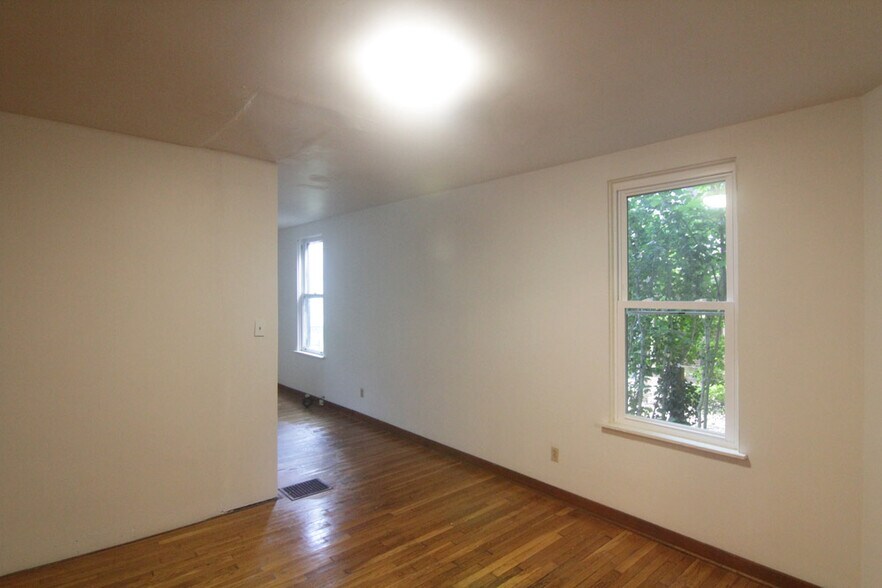 Building Photo - 413 Lamar Ave