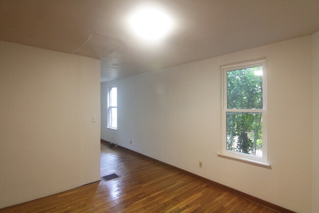 Building Photo - 413 Lamar Ave