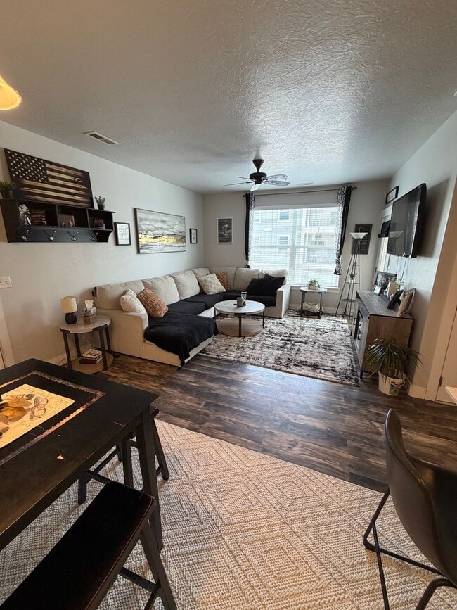 Building Photo - Beautiful 3-Bedroom Condo in Herriman! (Dog-Friendly)