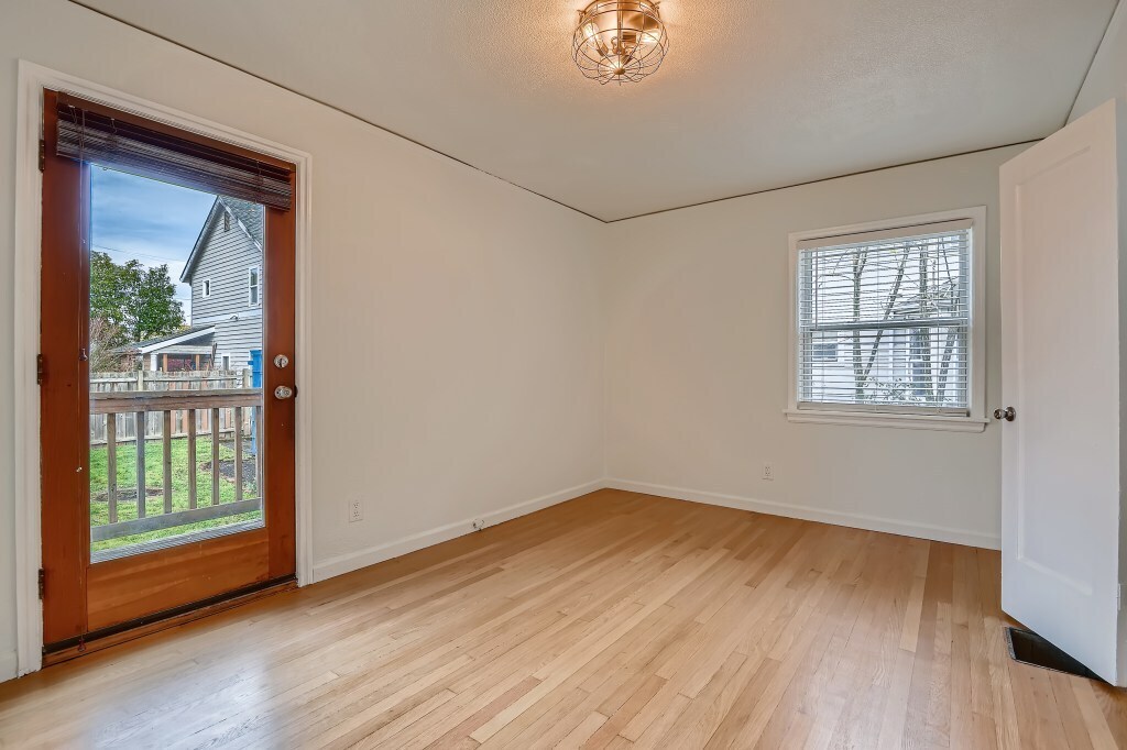 Bedroom/office on the main with access to private yard - 451 NE Sumner St