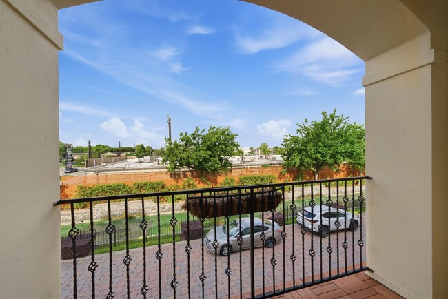 Building Photo - 6527 Clarewood Oak Estates Ln