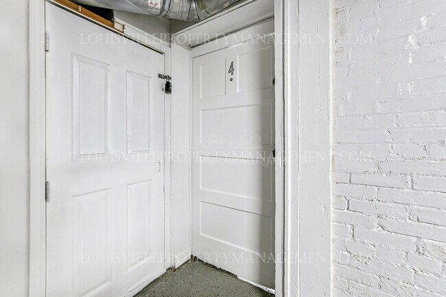 Building Photo - 319 W Lee St