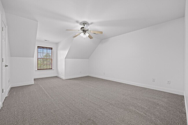 Building Photo - Newly renovated 3-bedroom, 2-bathroom town...