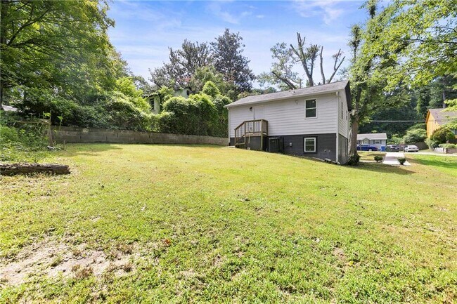 Building Photo - 2343 Carver Dr NW