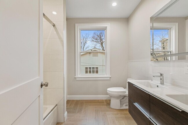 Building Photo - 14 Newell Rd