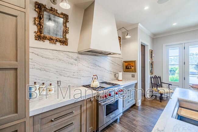 Building Photo - 103 Alester Square