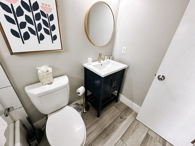 Building Photo - 50 Davie Blvd