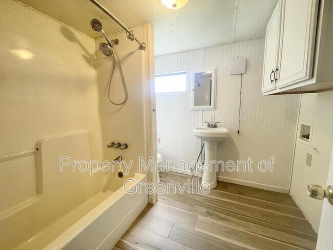 Building Photo - 155 Oakvale Rd