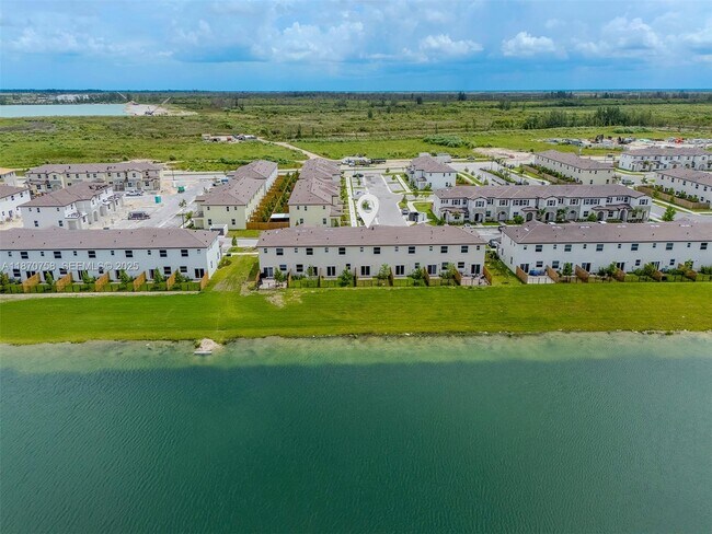 Building Photo - 2796 SE 26th Ave