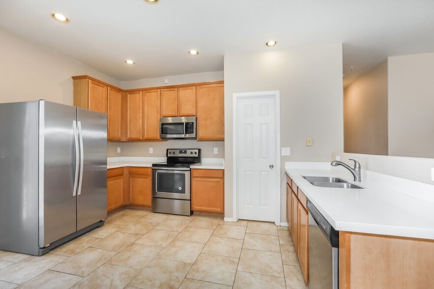 Building Photo - 2924 W Allens Peak Dr