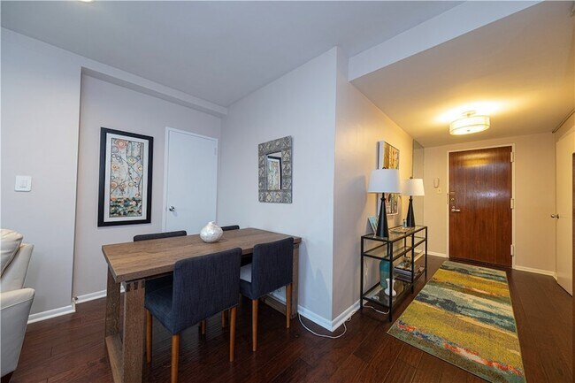 Building Photo - 320 Fort Duquesne Blvd