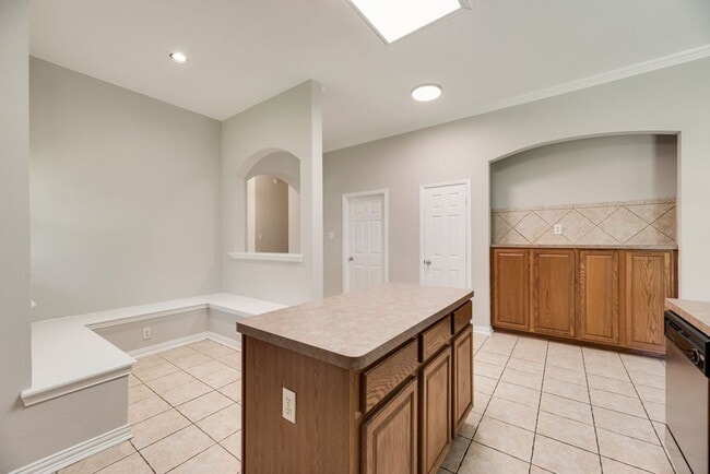 Building Photo - Spacious 4-Bedroom Gem with 2 Full Baths in McKinney - Your New 2025 Sq Ft Sanctuary!
