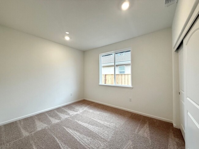 Building Photo - Brand New 4 Bedroom Home