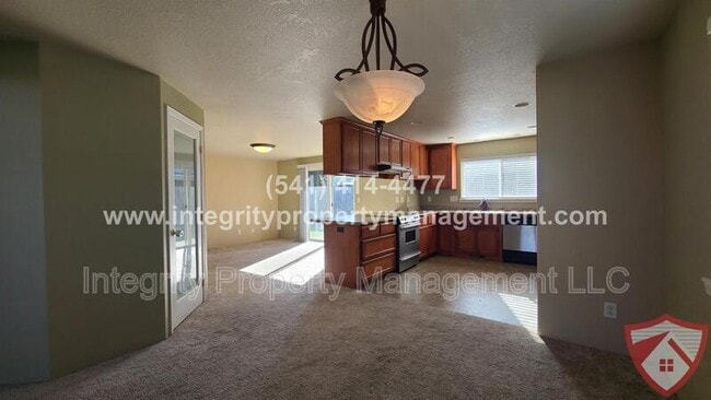 Building Photo - 941 Parkdale Ave