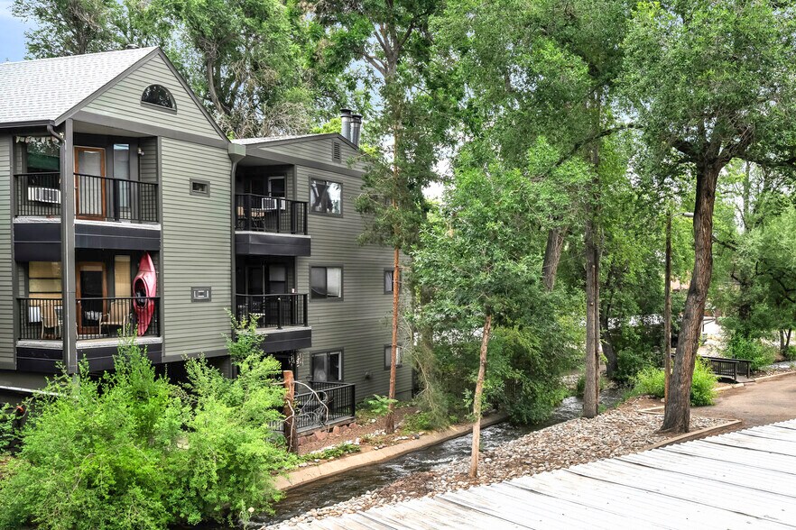 Building Photo - 2227 Canyon Blvd