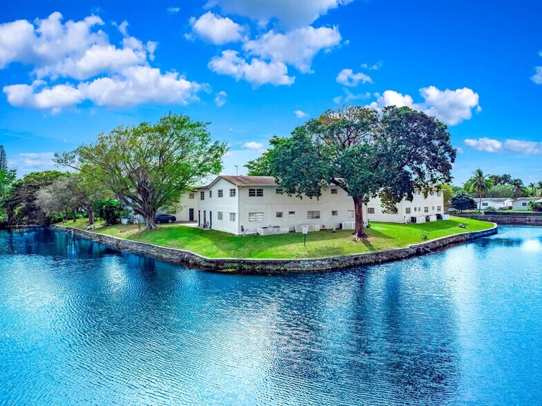 Building Photo - 374 Sunshine Dr