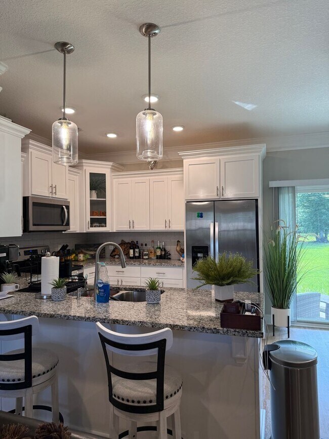 Building Photo - MOVE IN SPECIAL $400.00 OFF FIRST MONTH RE...