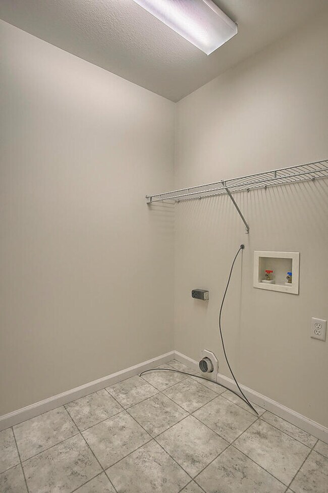 Seperate laundry room - 304 Windwood Ct