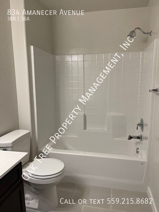 Building Photo - 834 Amanecer Ave