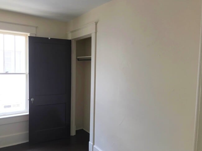 Building Photo - 416 Cherry Ave