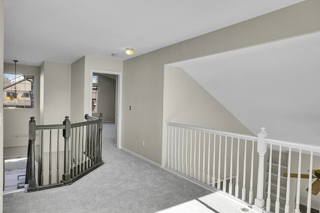 Building Photo - $2,695.00, 4 bed, 3.5 bath, located in Col...