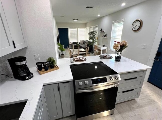 Building Photo - 1756 2nd St NE