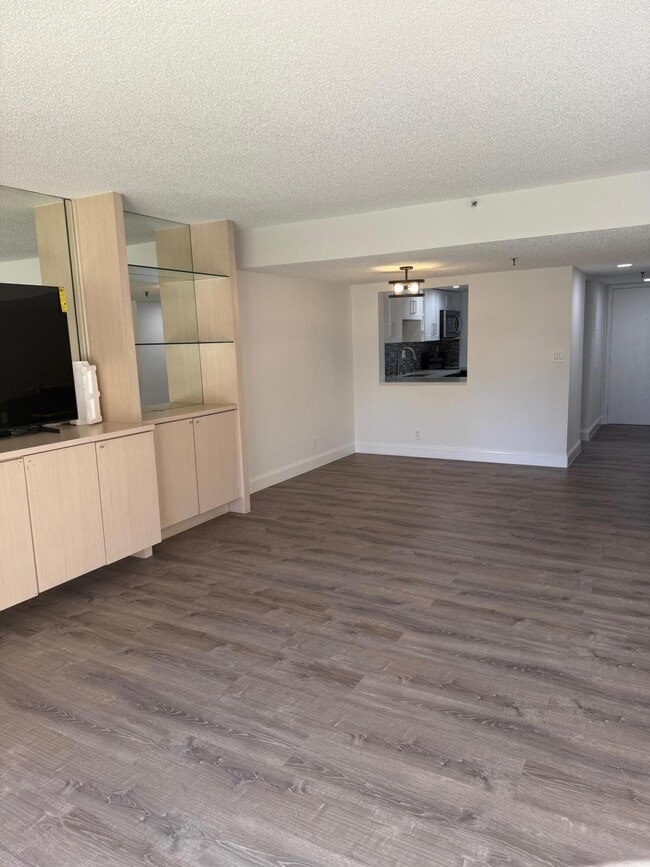 Building Photo - 2786 Tennis Club Dr