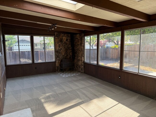 Building Photo - 4 bedroom Blossom Valley Home