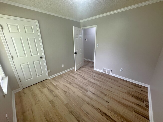 Building Photo - 9040 Pepper Hollow Ct