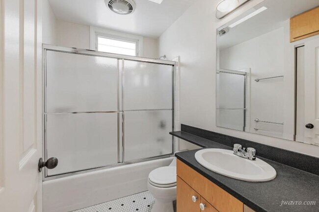 Building Photo - 1438 Filbert St