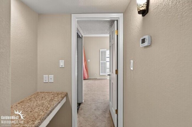Building Photo - Beautiful 2Bdm 2Ba Home Located in the Biltmore Area!