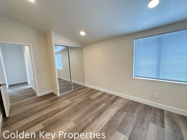 Building Photo - Beautifully remodeled single-level home in...